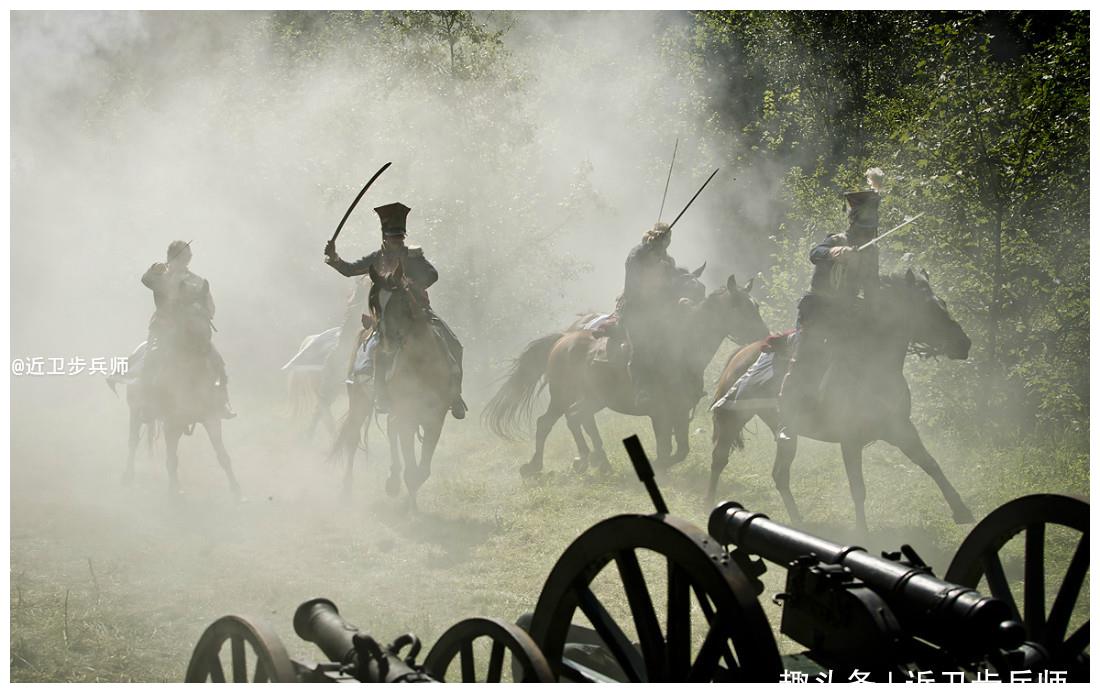 波兰骑兵向山顶冲锋为拿破仑拿下西班牙首都的天堑