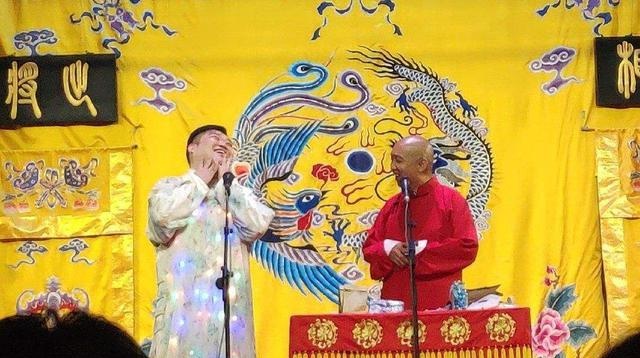 记得,去年德云社有个演员叫王鹤宇,也就是郭德纲曾经的口盟弟子王耀宗