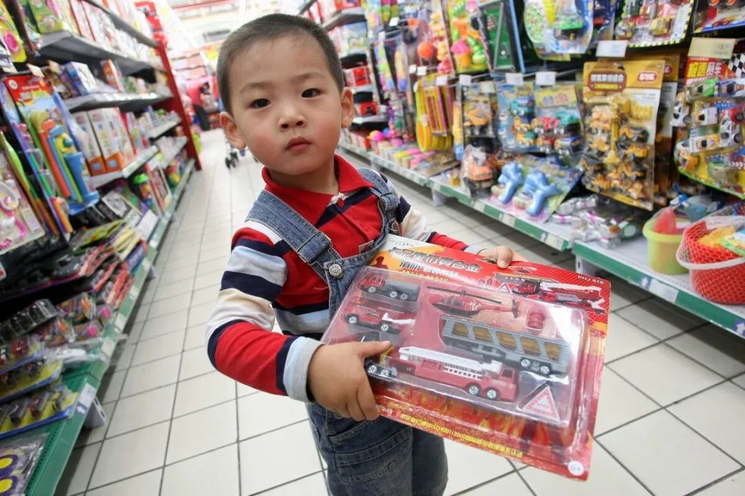 给孩子买太多玩具，除了会影响孩子的专注力外，还有这些“伤害”休闲区蓝鸢梦想 - Www.slyday.coM