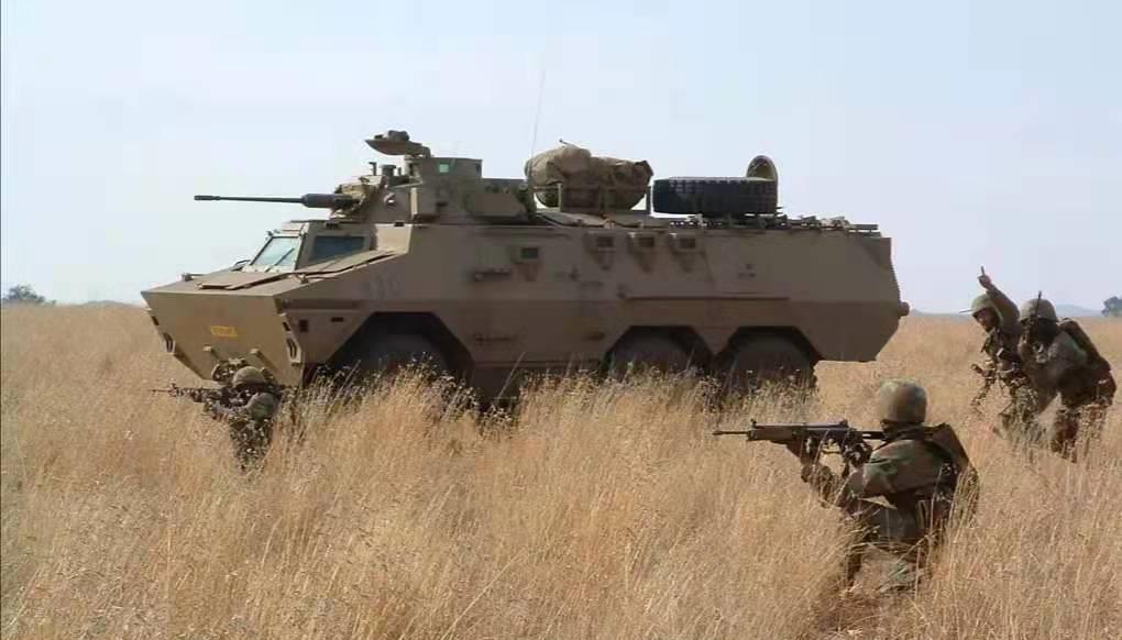 全球都有哪些军用6×6轮式装甲车? - 法国装甲运兵车 - 实验室设备网