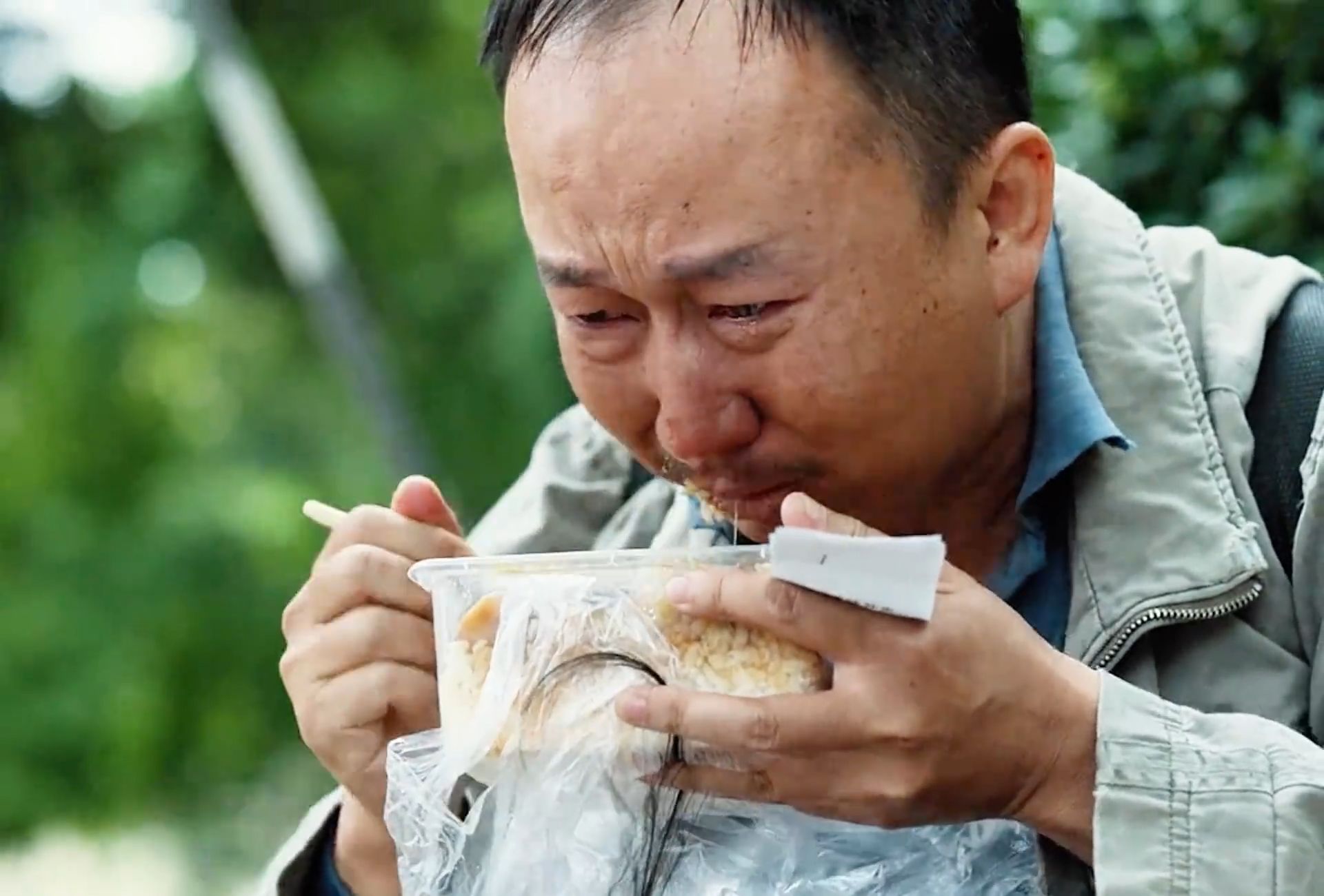 “一碗红烧牛肉饭，承载了父亲最深沉的爱与最温柔的告别”催泪