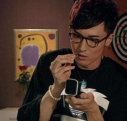 "关谷神奇"摘下眼镜换上古装,看清模样后,简直帅出新的高度!