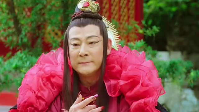 姑娘听到王子和蛇妖的阴谋,不料被发现,蛇妖给她施了法