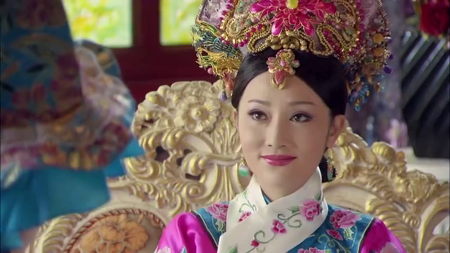 德宁居然敢在皇后面前跷二郎腿,皇后面露不悦后,吓得她赶紧放下