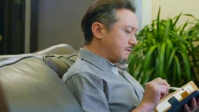 微微一笑:微微带肖奈见家长,不料父亲冷脸给下马威