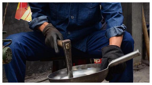 曾介绍过中国锻打技术下的圆底锅设计那种通过敲打设计出的锅子,才是