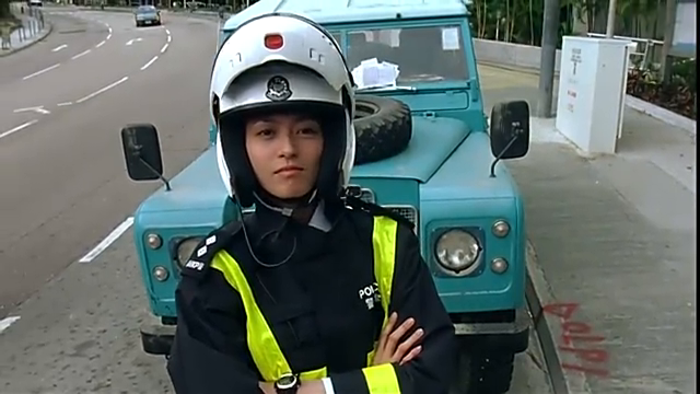 女警梁咏琪见刘德华车脏街边帮其洗车