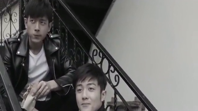 亲爱的:高冷男神韩商言开豪车只为买烧饼,老板也蒙了