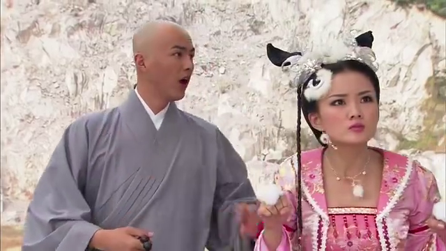 活佛济公:章鱼精把瘦和尚卷了起来,和尚直接上嘴咬