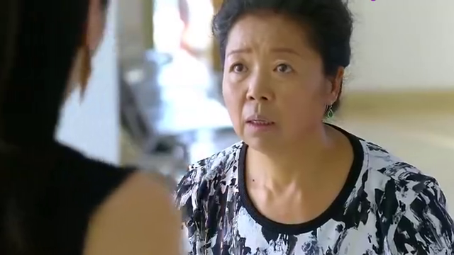 儿媳从未见过自己婆婆,一见面看傻眼了,竟是自家保姆!