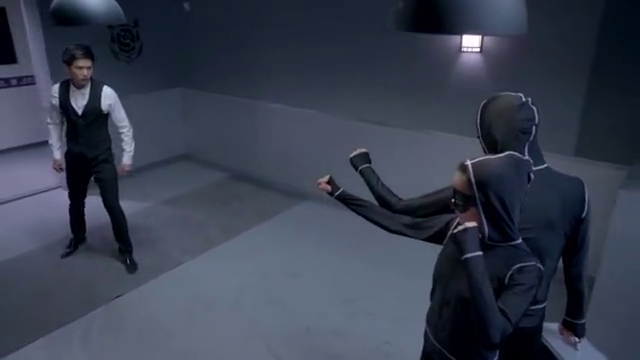 麻辣变形计火狼女抢夺密码箱击败剧亮逃了出去不料剧亮有枪