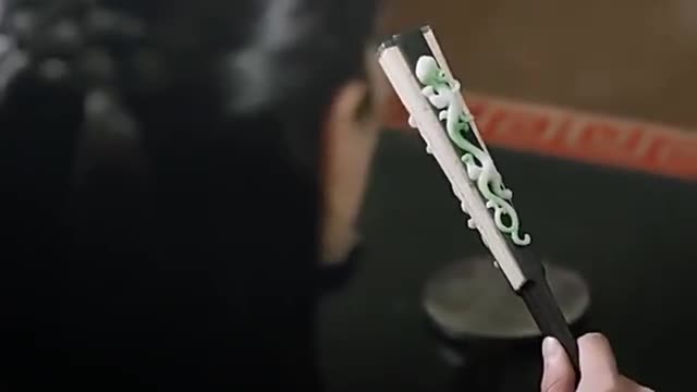 夜华正在看玉清昆仑扇,眨眼的功夫就不见了,难道是她终于出现