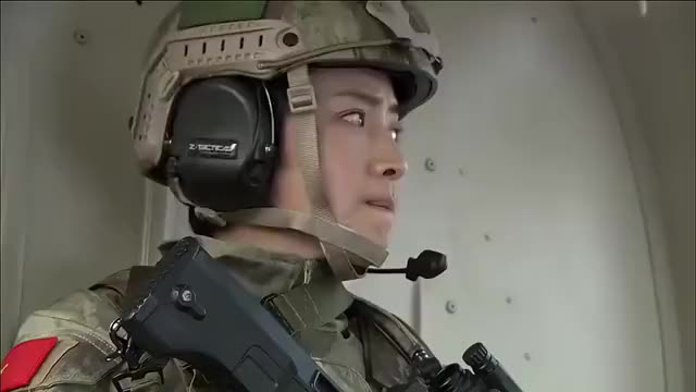 火凤凰:叶寸心偷玩手机,不料反而接到重大情报,局长都惊动了