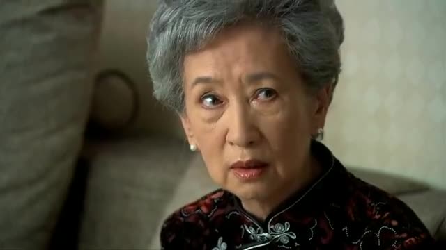 您推荐: 九丹:美女给老爷送茶水,还烫伤手老爷帮忙上药,被二奶奶撞见!