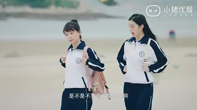 美女爱出风头，居然遭到女子的厌恶，两人会闹矛盾吗