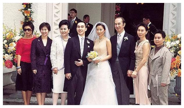 任何负面新闻,女儿出生后,更是变成了女儿奴,一下班就回家陪老婆孩子