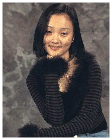 李小璐1998年旧照曝光,没大双眼皮与尖下巴,16岁的她好清纯