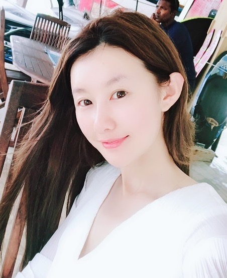 据悉,冯清是前世界小姐亚军,如今是某公司的高管,财力雄厚,是实打实的