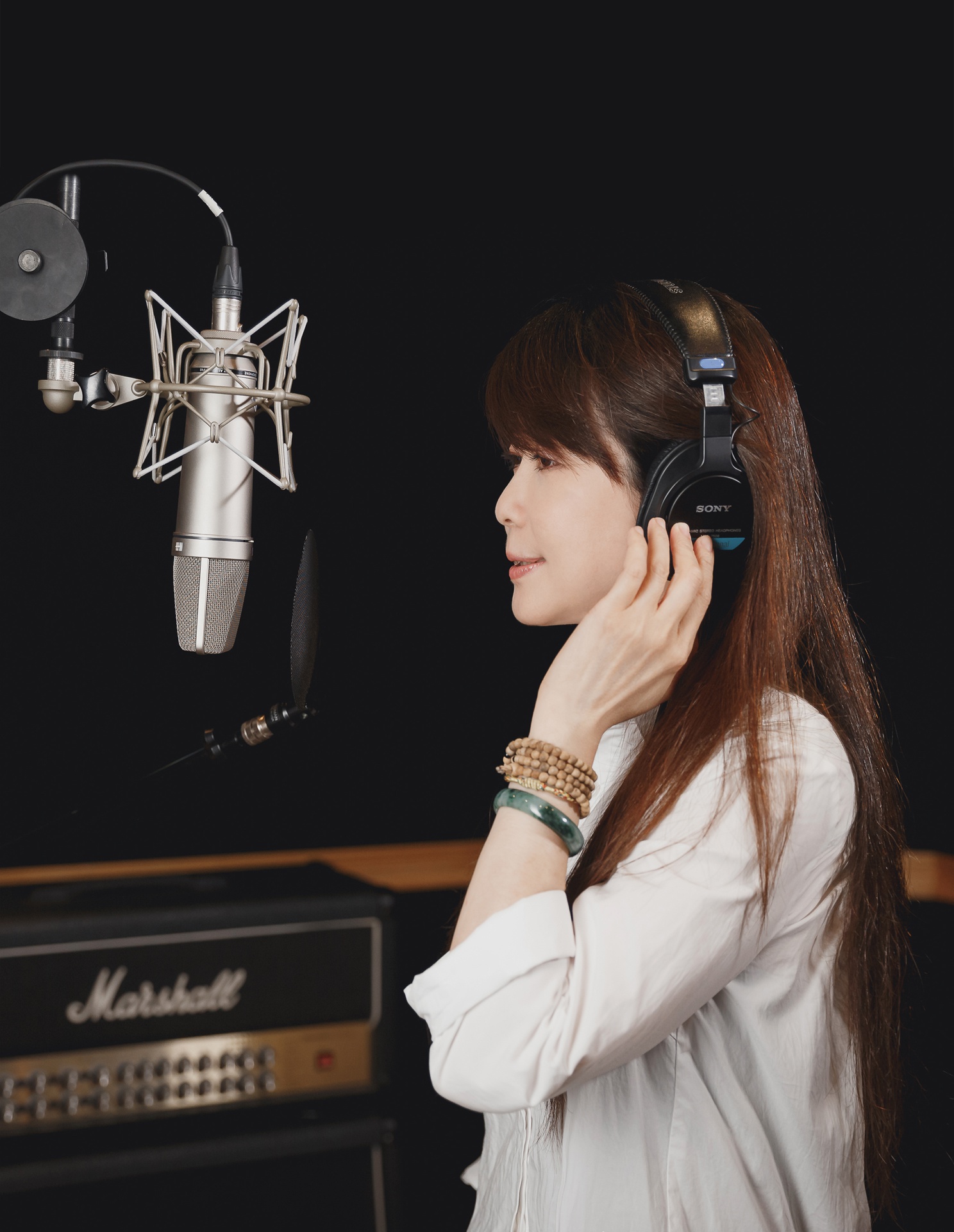 素颜封面照?发新歌孟庭苇够大胆