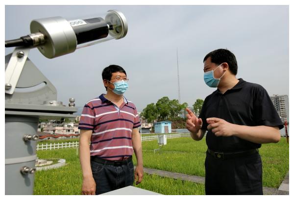 湖北恩施:州人民政府副州长孔发阶调研人工影响天气工作