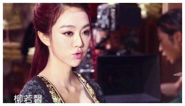 姜妍在《医馆笑传》饰演的"西厂厂花"柳若馨特别的性感惊艳.