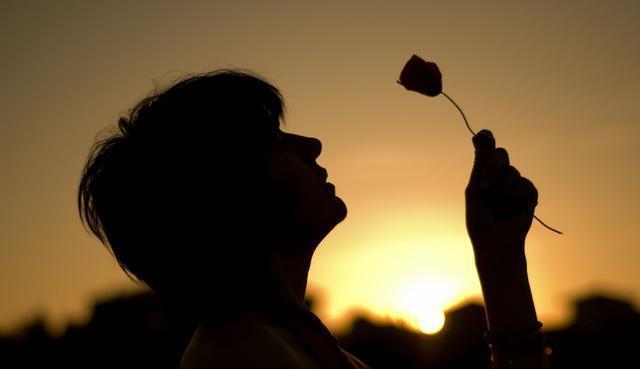 其实一个人并不孤单,想念一个人的时候才是真正的孤单;只有做最真实的