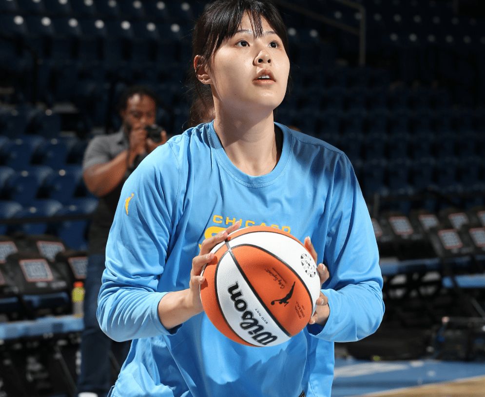 可爱魔兽李月汝wnba首秀中国女篮历史第7位球员诞生