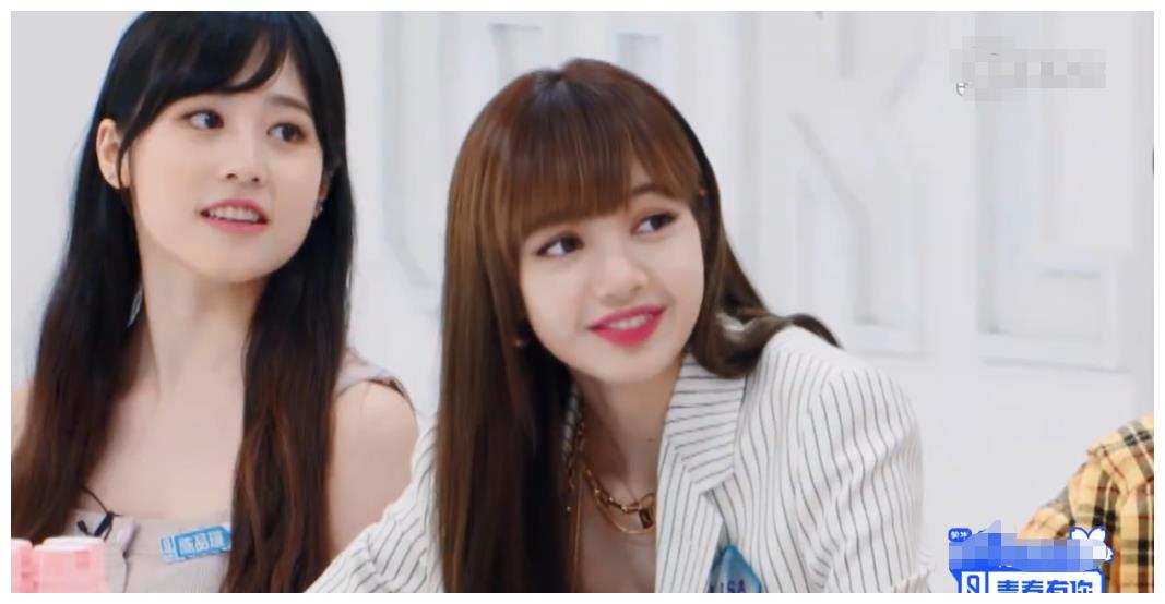 虞书欣初见lisa一脸开心有谁注意蔡徐坤说啥观众直呼尴尬
