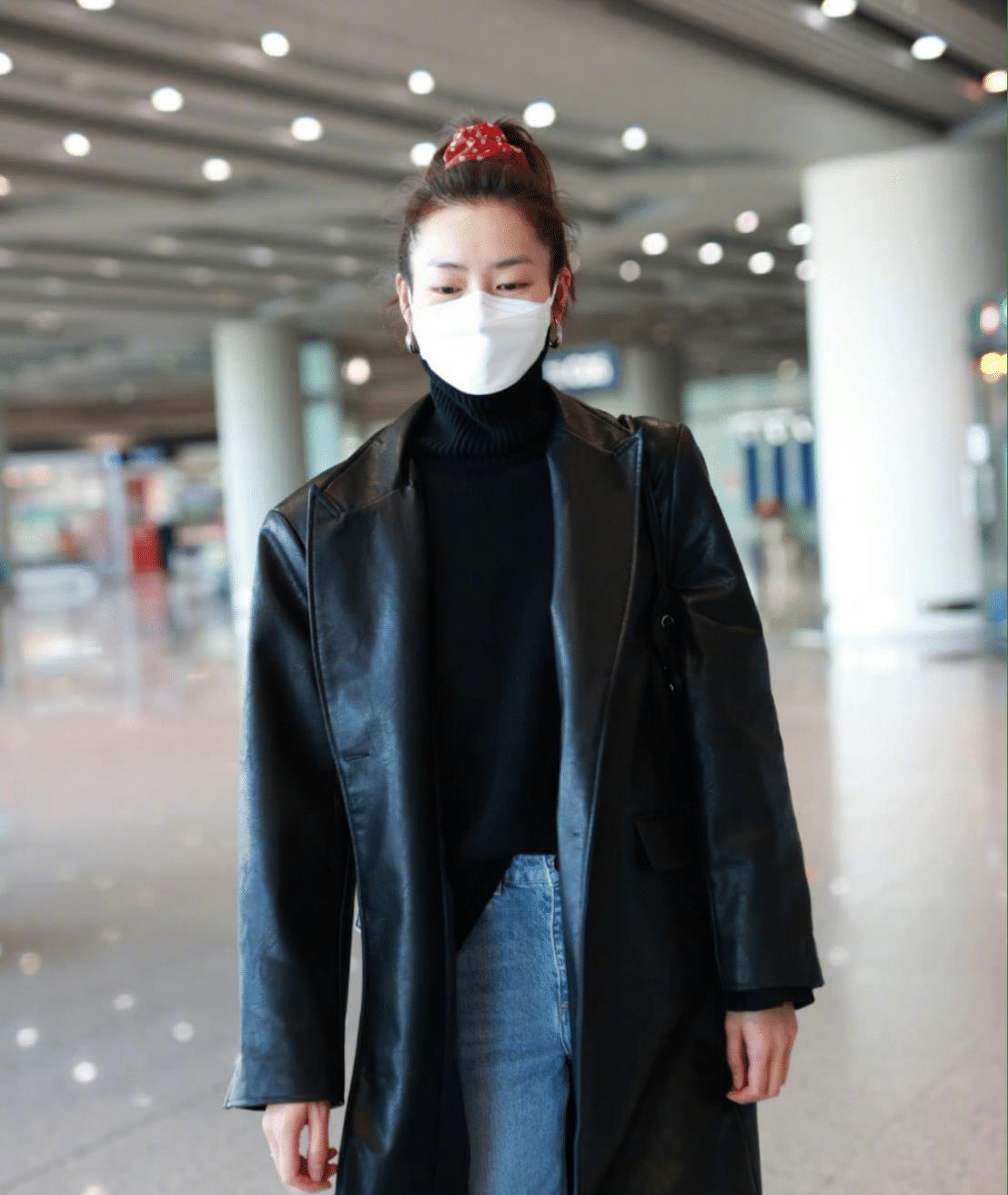 刘雯穿皮衣真"酷飒"!穿长款皮衣气场强,穿短款皮衣简约利落