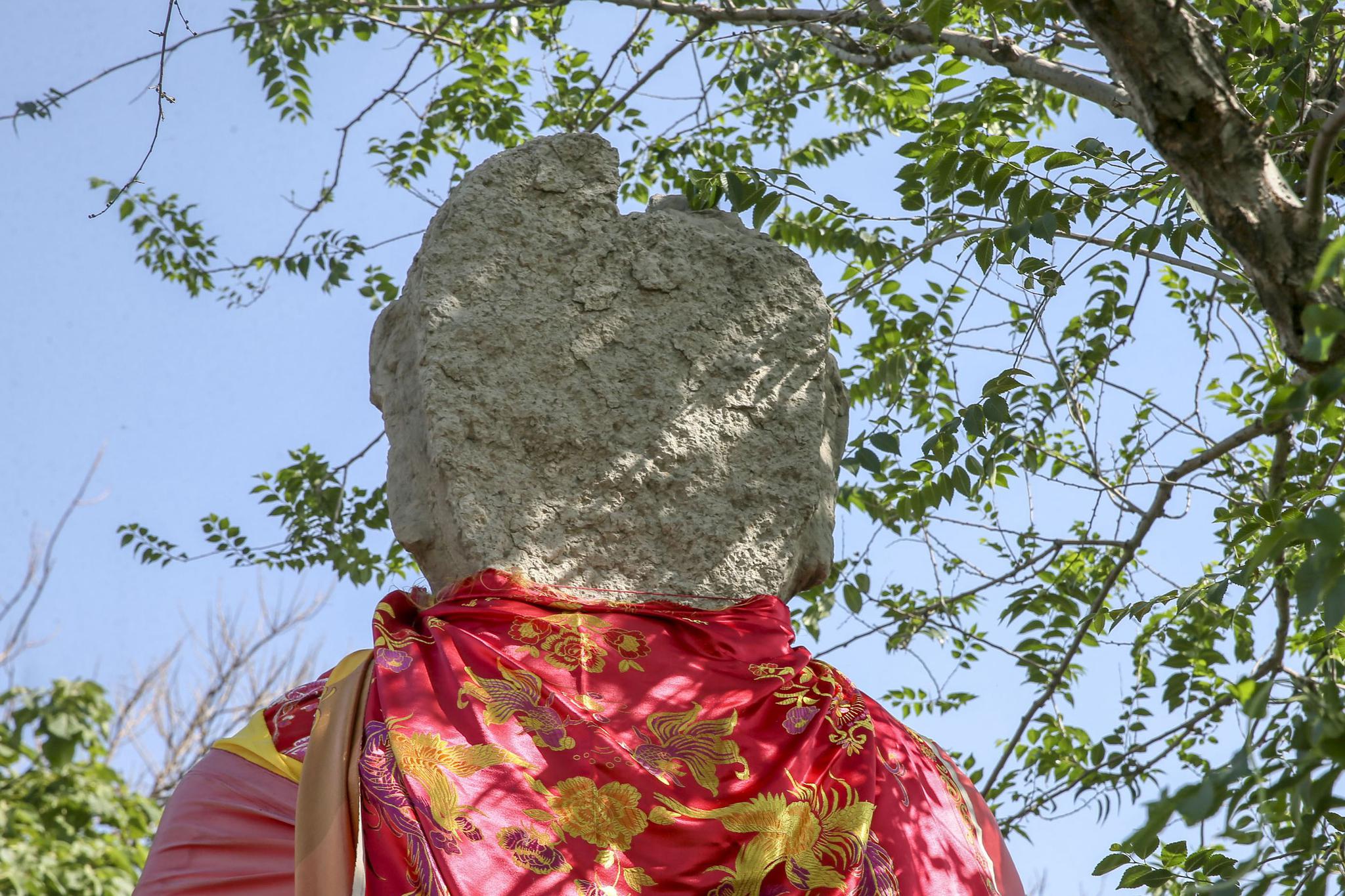 山西农村发现1400年前玉璧城遗址,悬崖边白骨层层叠落,咋回事