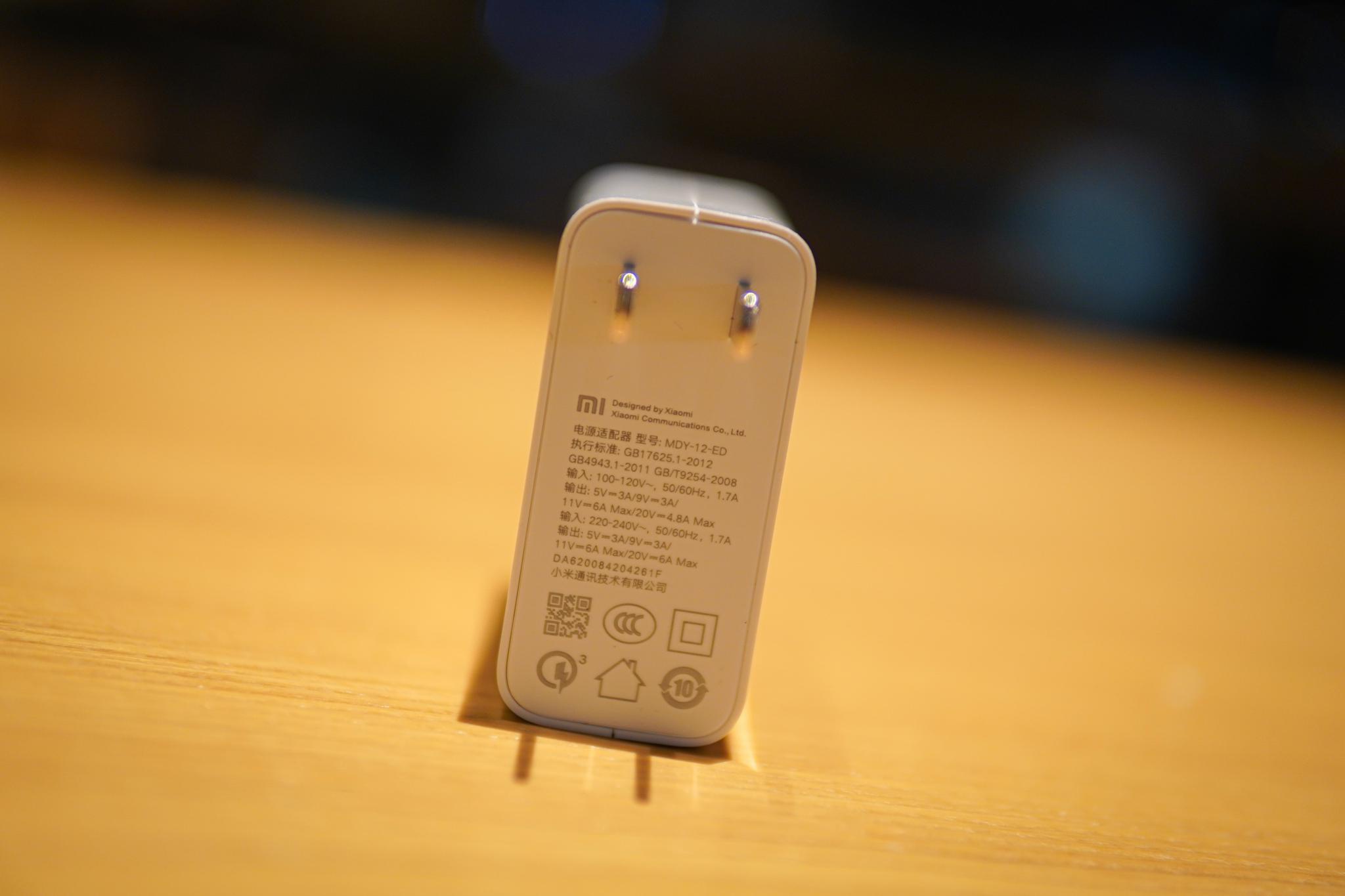 小米10至尊纪念版图赏:顶级相机与充电参数,外观过目难忘