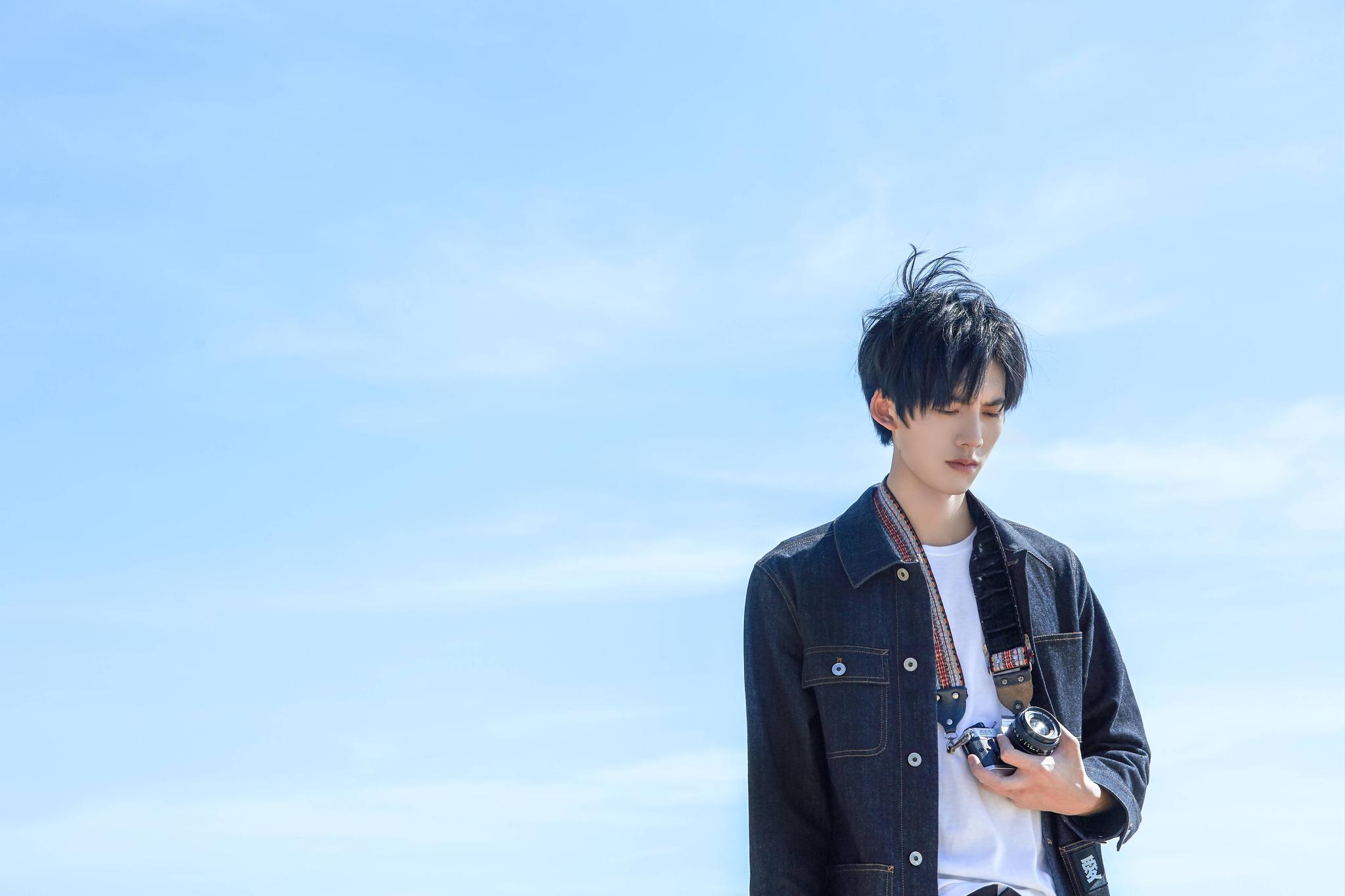 邓超元单曲《every day》mv上线 海岛风诠释清新少年感