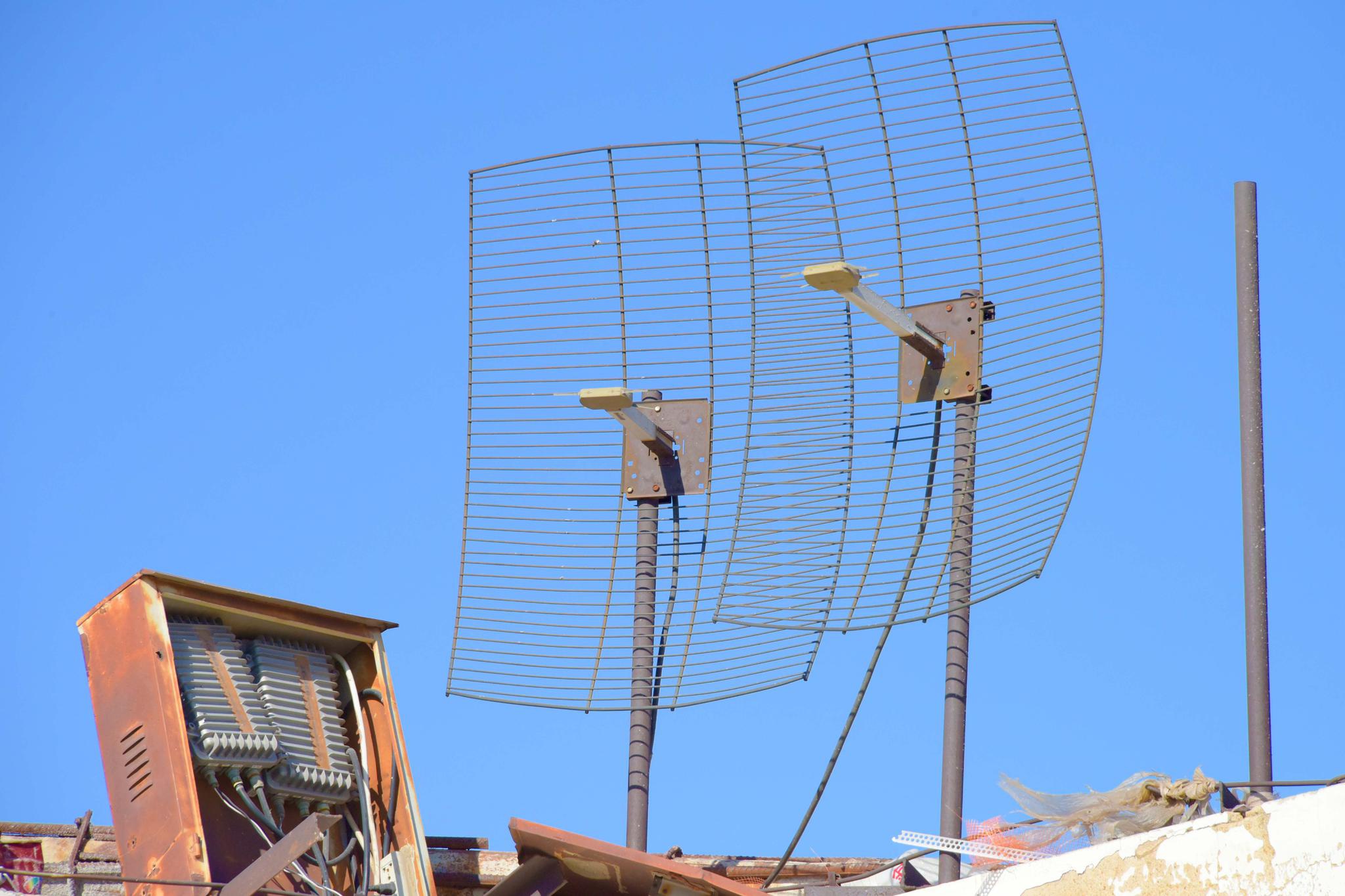 楼顶上的信号接收装置,原创拍摄