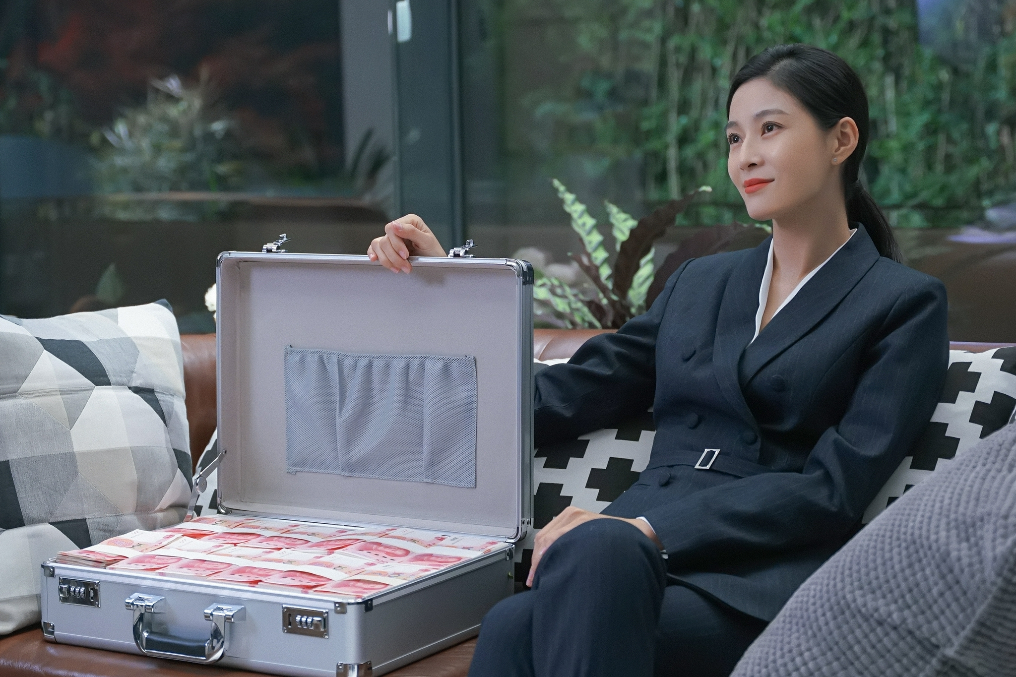 王媛可《我们的新时代因为有家》收官 精彩演绎电商助农