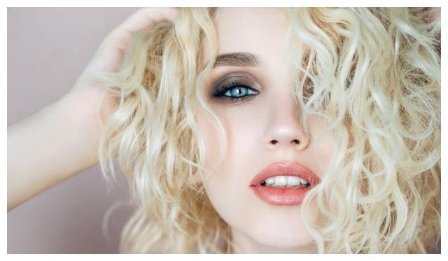 女人总是抵挡不住他们会说话的嘴,虽然女人知道双子座男人, 油嘴滑舌