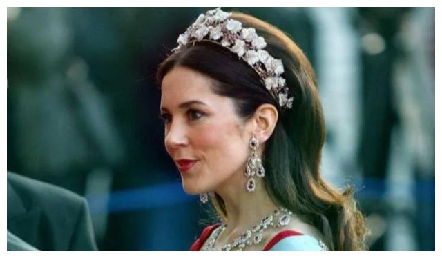 近亲联姻连生12子,少女照曝光后惊为天人|王妃|谢赫娜|迪拜_新浪新闻