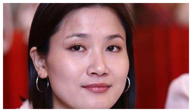 42岁潘雨辰被侯勇抛弃后独自抚养女儿如今过的怎么样了