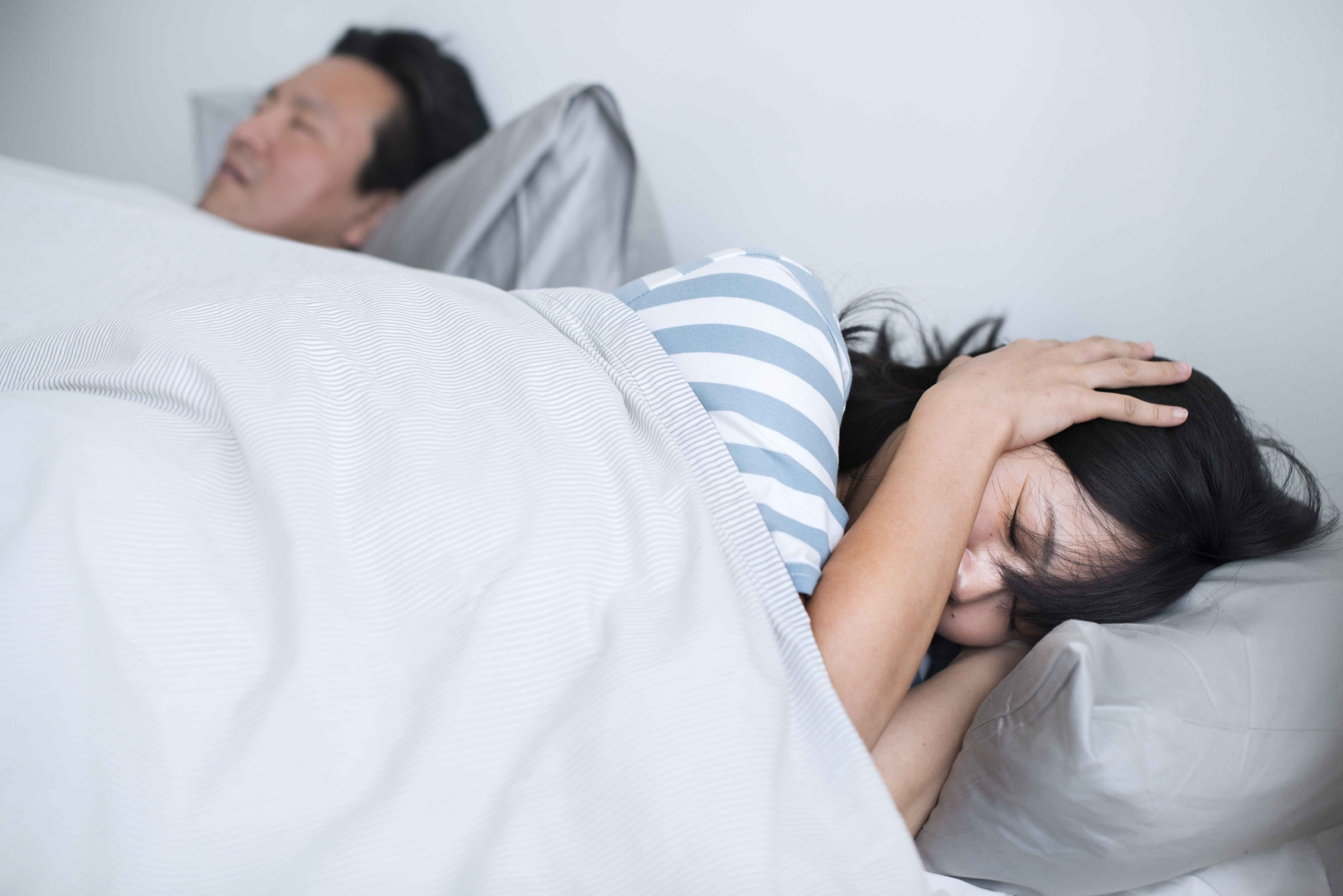 睡觉总爱磨牙?医生:这多半反映了4个问题,需对症调整!|磨牙|咀嚼肌|牙齿_新浪新闻