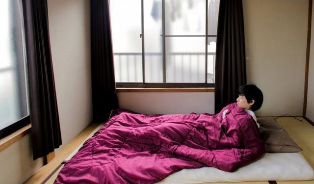 日本人有床不睡为啥喜欢睡地板?当地美女说:可能与这2点有关休闲区蓝鸢梦想 - Www.slyday.coM 日本人有床不睡为啥喜欢睡地板?当地美女说:可能与这2点有关休闲区蓝鸢梦想 - Www.slyday.coM