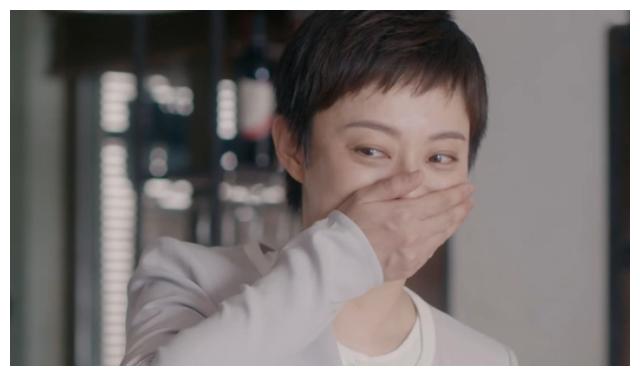 徐文昌被曲玲珑纠缠,房似锦开玩笑反被撩,两人之间的荷尔蒙飙升