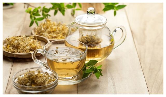 适量的饮用金银花茶是可行的