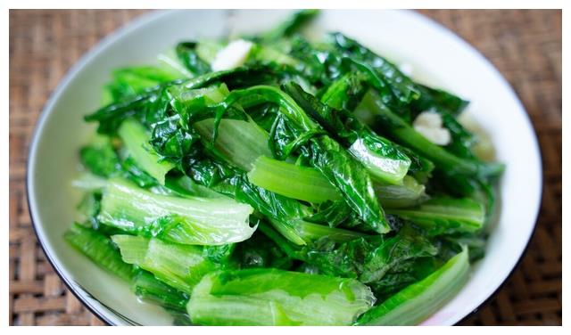 炒油麦菜要想不变色不出水脆嫩爽口不发苦大厨教你关键1步