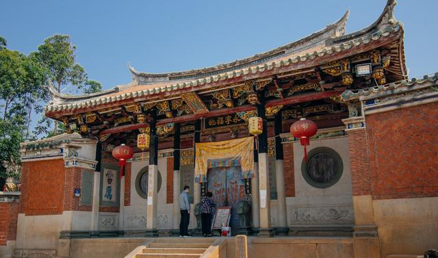 这里没有商业化,当你走进城隍庙走进那些宗祠时,脚步都会不自觉的放轻