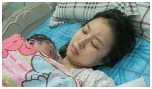 当宝妈打算生二胎之前,最好和老公一起去医院做一个详细的身体检查