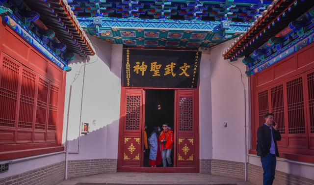 实拍天下第一雄关嘉峪关，长城内外差别原来这么大休闲区蓝鸢梦想 - Www.slyday.coM