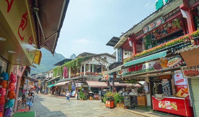 国内被洋化的古街 每年外国游客是常住人口的三倍 而且都会说英语休闲区蓝鸢梦想 - Www.slyday.coM 国内被洋化的古街 每年外国游客是常住人口的三倍 而且都会说英语休闲区蓝鸢梦想 - Www.slyday.coM