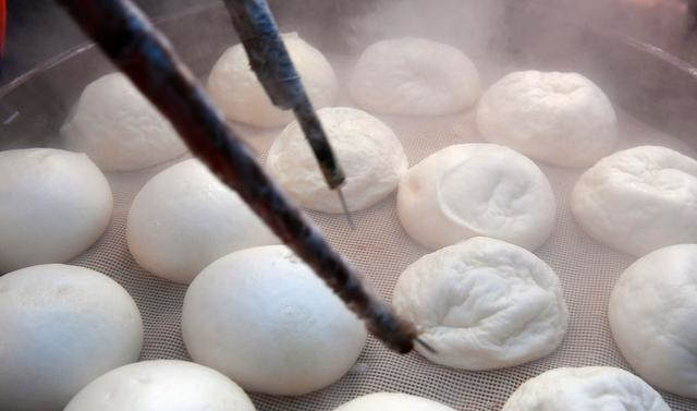 蒸馒头是冷水还是热水上锅?关键在这一点,看看你忽略这一点了吗休闲区蓝鸢梦想 - Www.slyday.coM 蒸馒头是冷水还是热水上锅?关键在这一点,看看你忽略这一点了吗休闲区蓝鸢梦想 - Www.slyday.coM