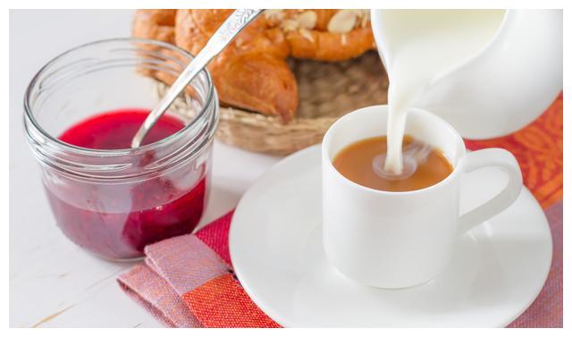 咖啡加牛奶怎样做最好喝这些新奇的做法你不想尝试一下吗