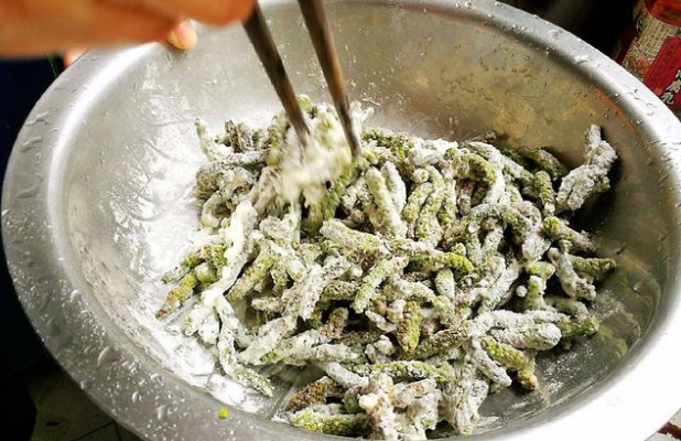 那么构树穗既然能吃,如何做来吃呢?