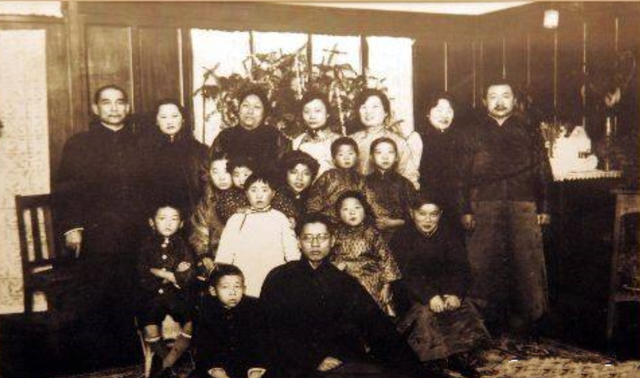 此人是财政部长，因一事惹恼了军委主席，被对方当众打了三耳光休闲区蓝鸢梦想 - Www.slyday.coM